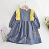 Blau kariertes Mädchenkleid mit langen Ärmeln
